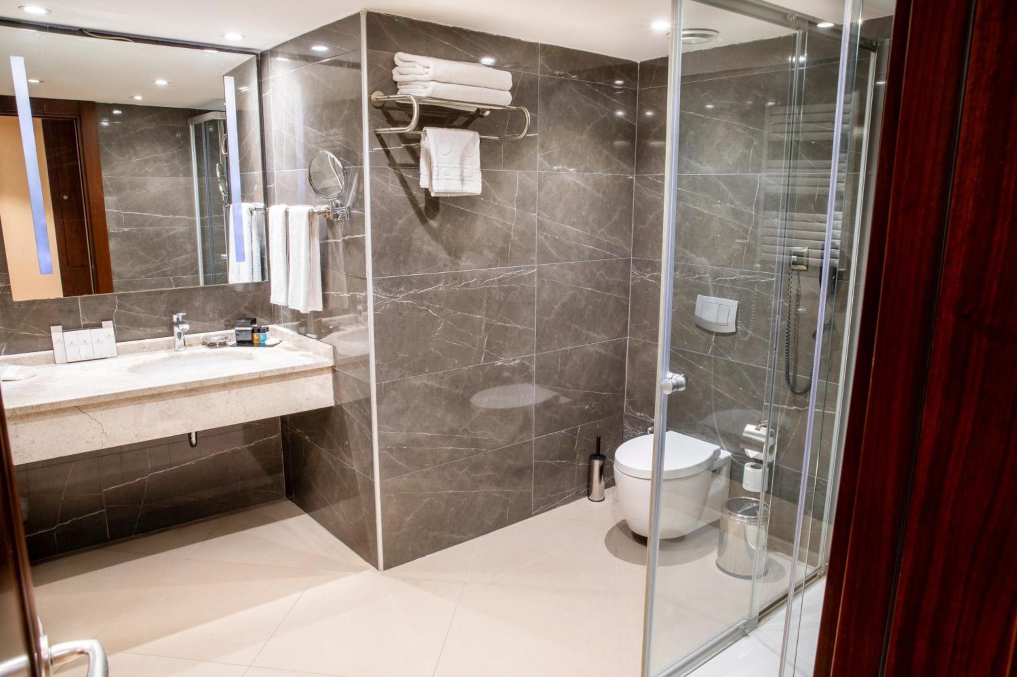 Hotel Grand Aras & 4*